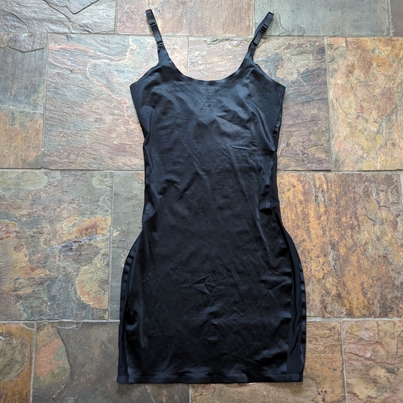 SPANX red hot assets luxe & lean scalloped slip L - Picture 4 of 9